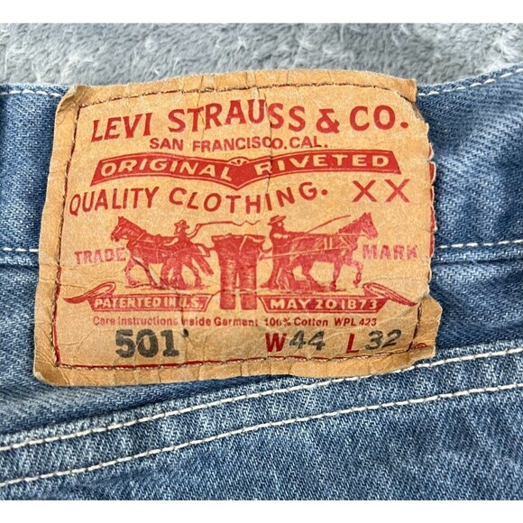 Levi’s 501 Jeans Men’s 44x32 (40x30.5) Straight Leg Button Fly Medium Wash Blue - Picture 3 of 13